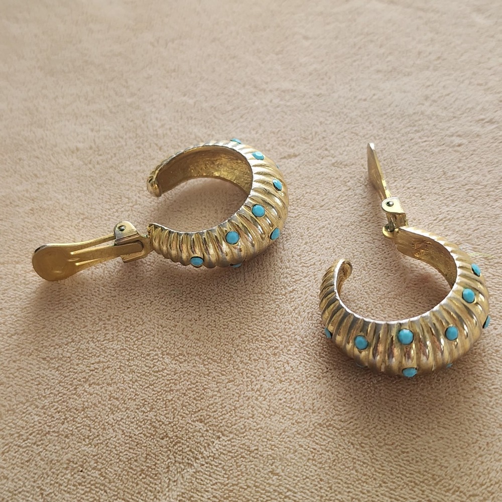 Vintage Clip On  Gold Colored Shrimp Earrings With Turquoise Beading